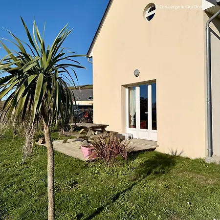 Maison Blanche 300 M De La - בית נופש Surtainville