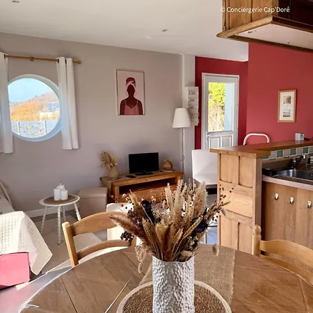 Maison Blanche 300 M De La -