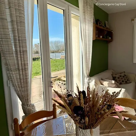 בית נופש Maison Blanche 300 M De La -
