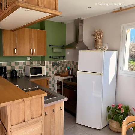 Casa de Férias Maison Blanche 300 M De La -