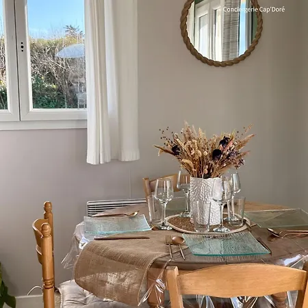 Maison Blanche 300 M De La - בית נופש Surtainville