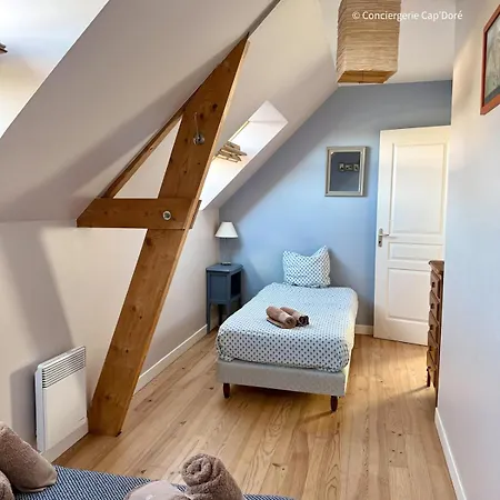 בית נופש Maison Blanche 300 M De La - Surtainville