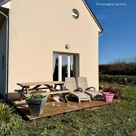 בית נופש Maison Blanche 300 M De La -